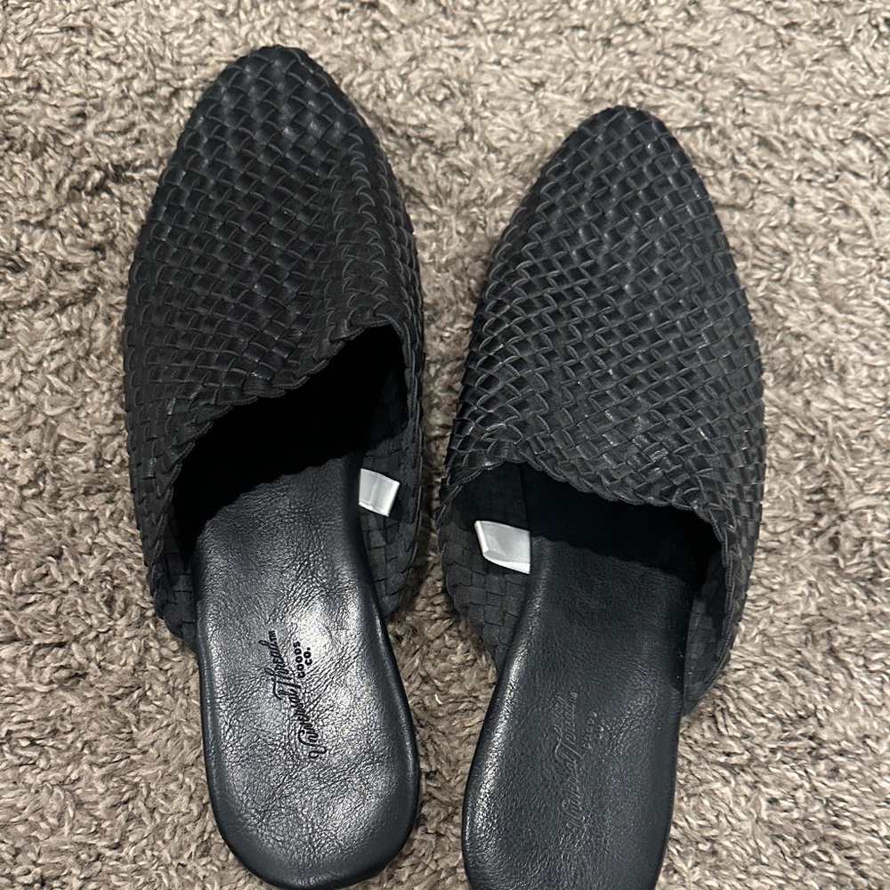 Universal Thread Black Woven Mules